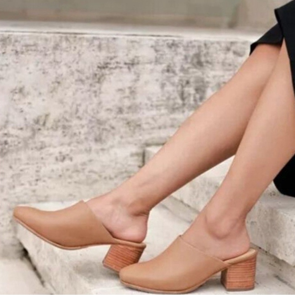 Nisolo Tan Leather Mules